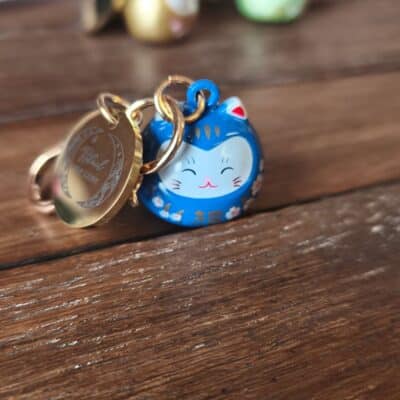 Porte clés Maneki Neko bleu foncé
