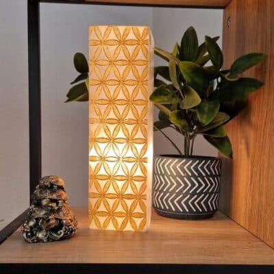 Lampe en Sélénite gravé Fleur de Vie dorée 25cm