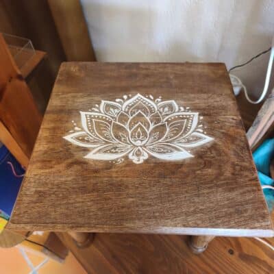 Petite table d'autel Lotus