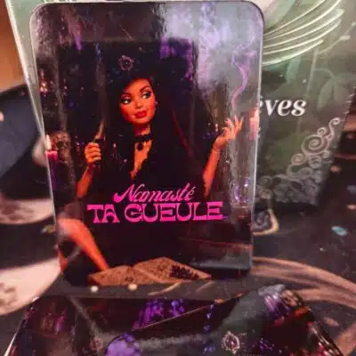 Aimant Barbie Brune Namasté Ta Gueule
